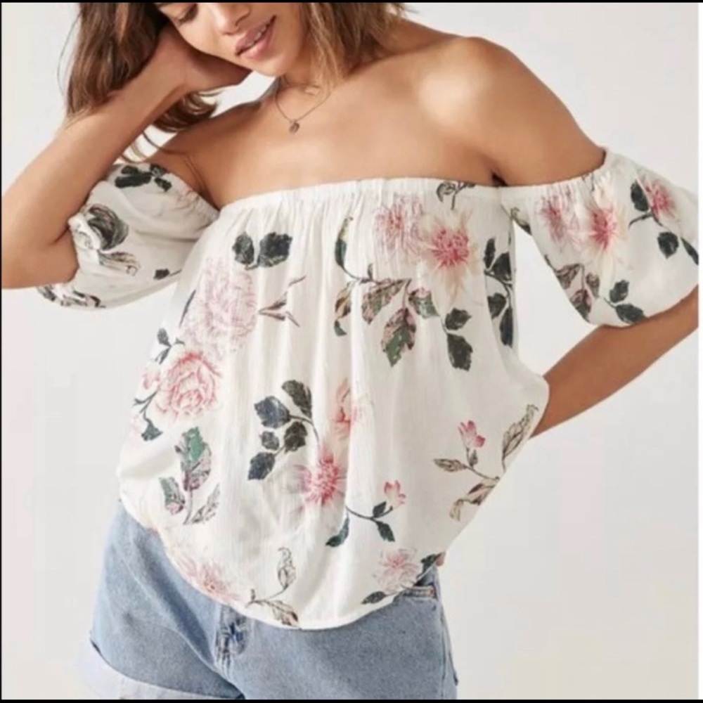 Kimchi Blue | Off shoulder Floral Top | XS